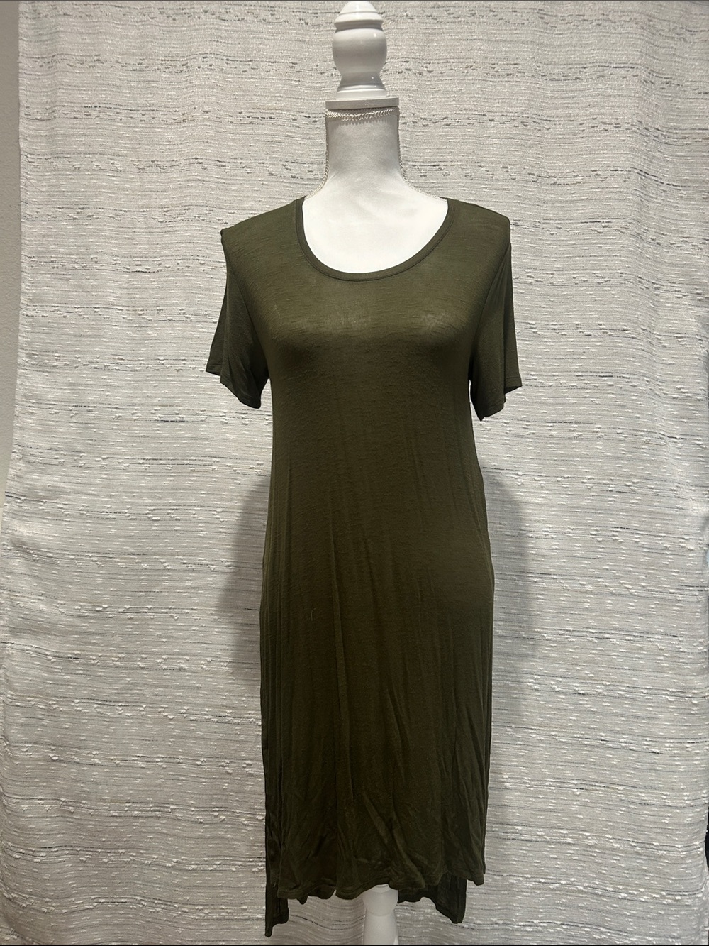 Eyeshadow Olive Green Short Sleeve Scoop Neck Tunic